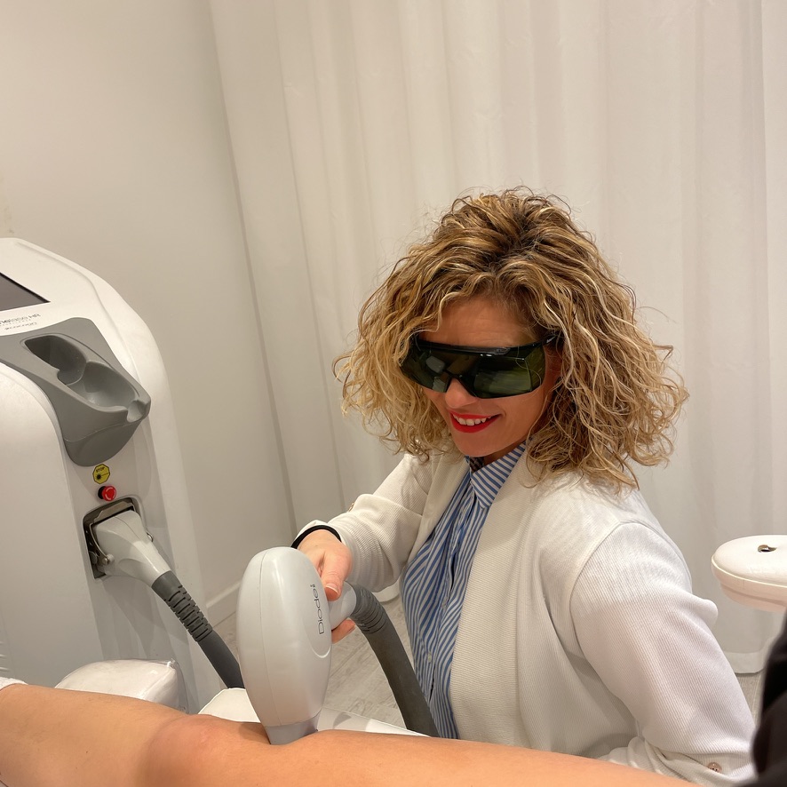 Sarah bei der Laserbehandlung